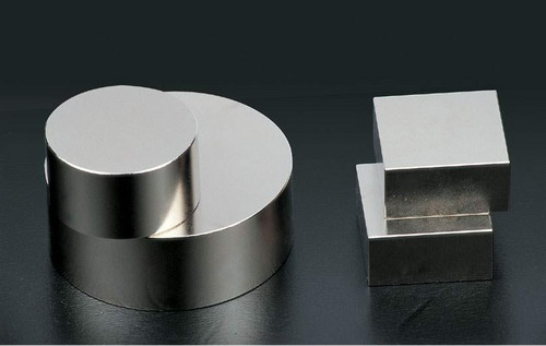 Nam châm đất hiếm